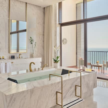 Royal Suite | Bathroom | Separate tub and shower, jetted tub, rainfall showerhead