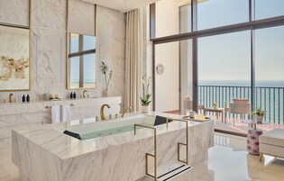 Royal Suite | Bathroom | Separate bathtub and shower, jetted bath, rainfall showerhead