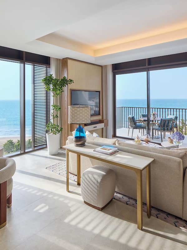 1 bedroom, Egyptian cotton sheets, premium bedding, down comforters