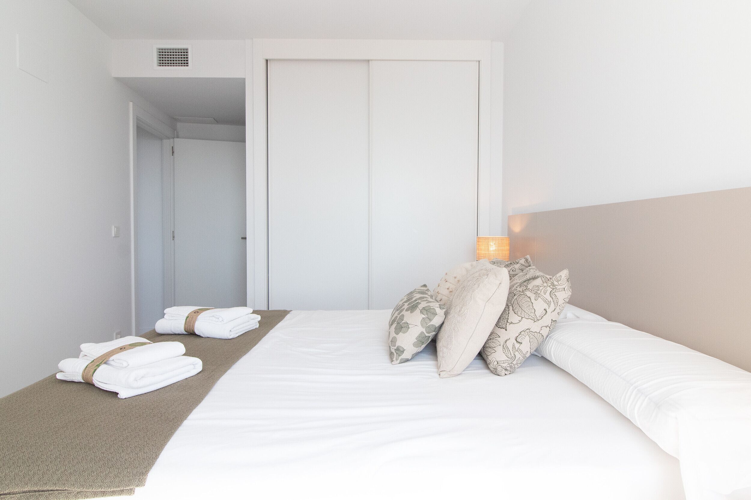 2 dormitorios, tabla de planchar con plancha, wifi gratis y ropa de cama