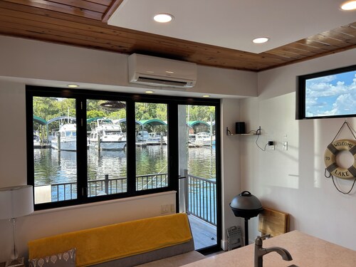 Luxury Floating House - Boat Tree Marina on St. John’s River, Sanford