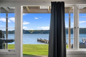 Living Room - The Middle - Lakefront + Jetty, Sleeps 8 (Rotoiti Forest)