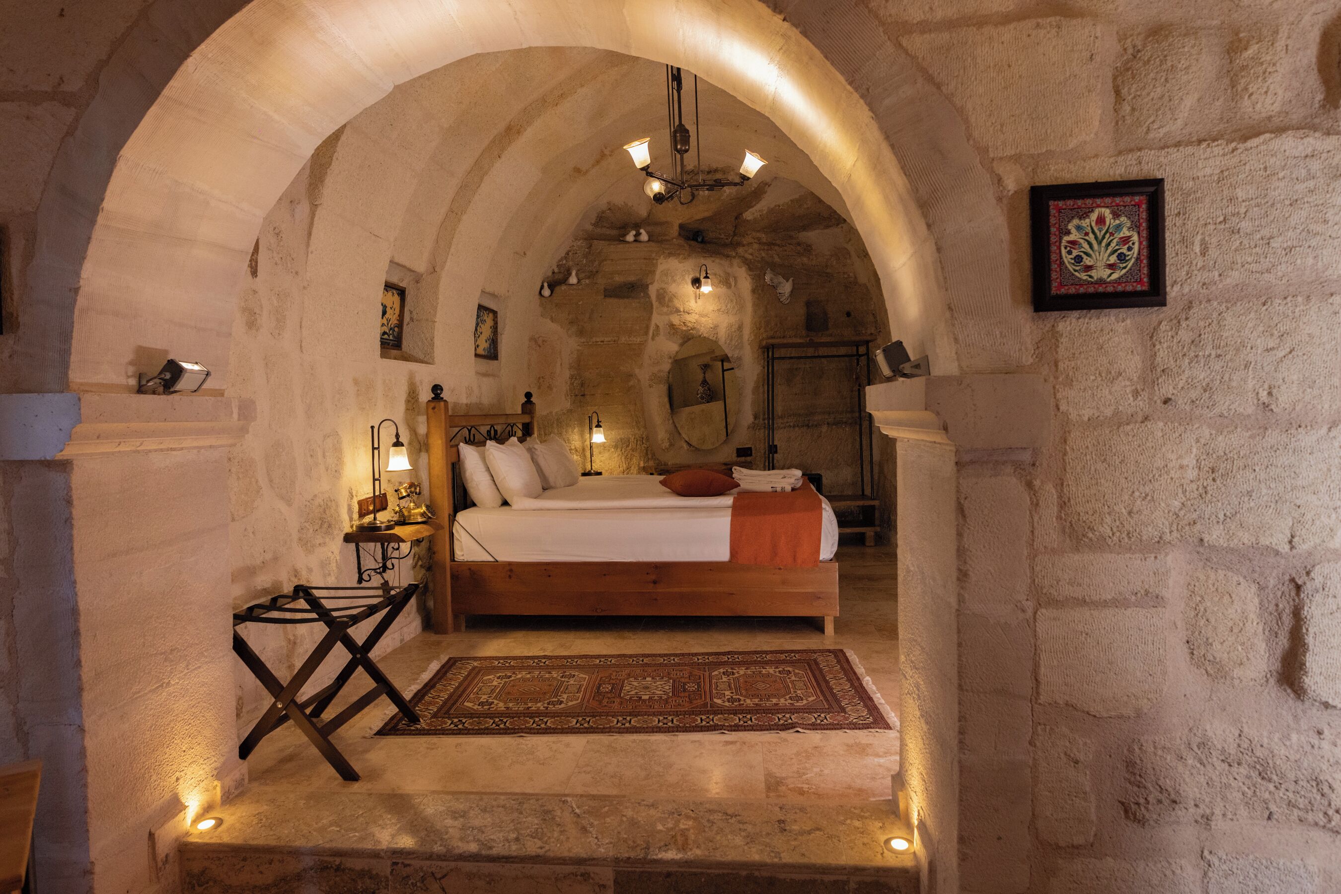 Grand Room, Non Smoking, Mountain View | Minibar, in-room safe, individually decorated, individually furnished