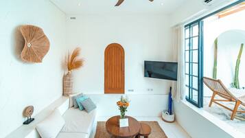 Luxury Villa | Bathroom | Shower, free toiletries, hair dryer, bidet