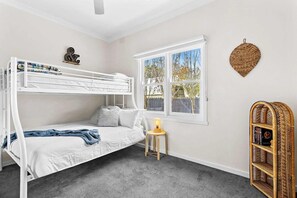 3 chambres, fer et planche à repasser, Wi-Fi, draps fournis