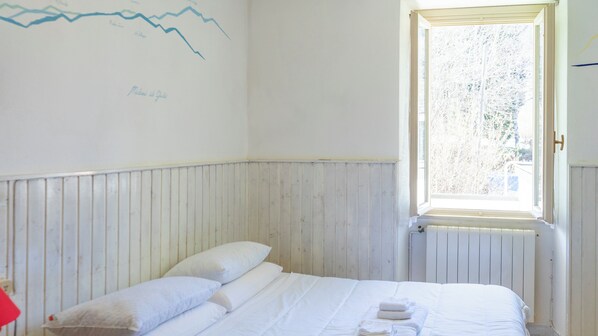 1 dormitorio, tabla de planchar con plancha, wifi gratis y ropa de cama