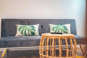 Smart TV, fireplace - Casa de Férias com Vista mar e Montanha a 5 Minutos do Centro (S.Miguel)