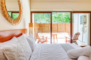 2 bedrooms, in-room safe, desk, iron/ironing board