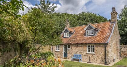 The Vicarage Cottage - an idyllic cottage in Great Limber sleeping 4 guests