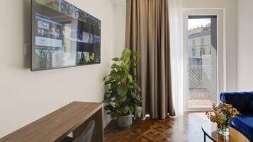 Suite Luxury | Area soggiorno | TV LED 50 pollici con canali satellitari