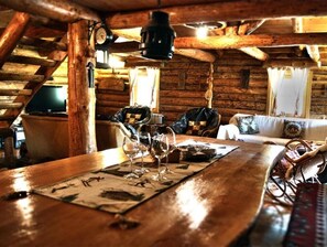 Comfort Cabin | Living area | Toys, printers
