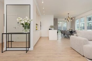 TV, offices - Domaniewska 47A | Prestige Apartment | Warsaw | Parking (Warszawa)