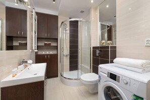 Douche, sèche-cheveux