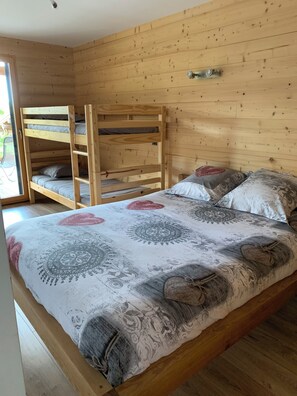 6 bedrooms, iron/ironing board, travel crib, free WiFi