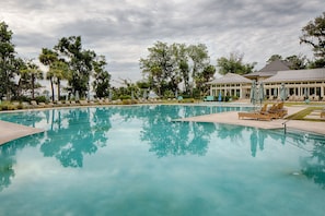 Pool - Centrally located Townhouse w/ Elevator & Lake Views (Bluffton)