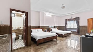 Escritorio, wifi gratis y ropa de cama