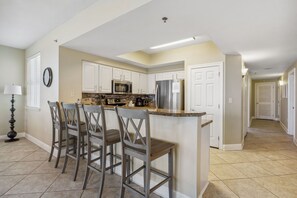 Fridge, microwave, oven, stovetop - Ariel Dunes II 1010 *Beach access and 3 pools* (miramar beach)