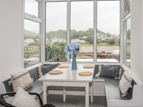 Dining - Ivy Cottage (Porthmadog)