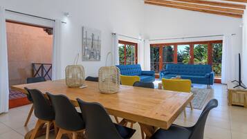 Superior Villa | In-room dining