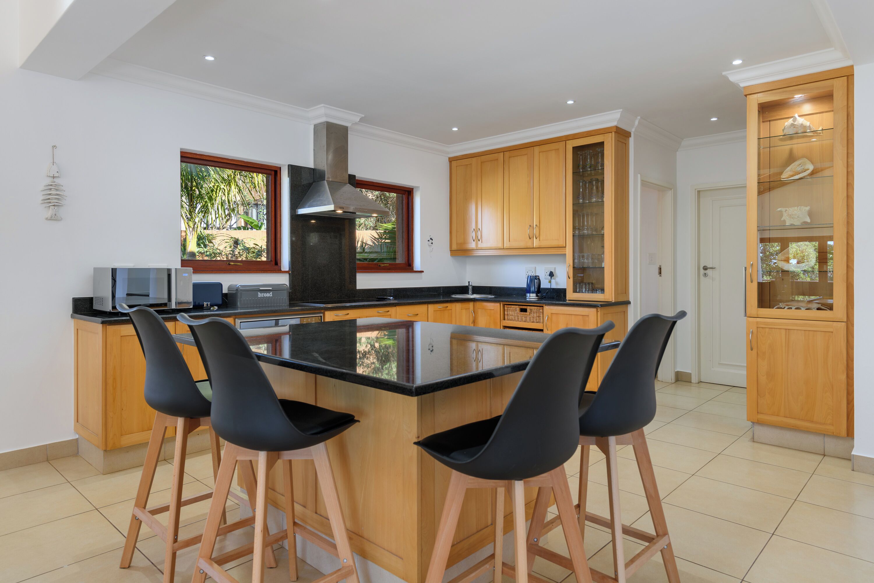 Superior Villa | Private kitchen | Electric kettle, cookware/dishes/utensils