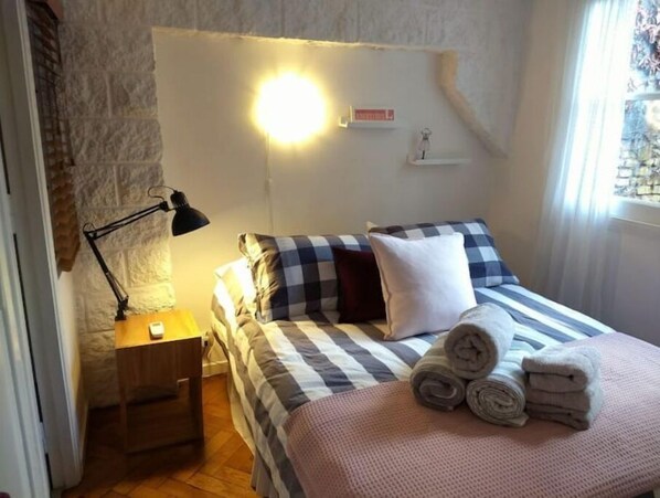 1 chambre, fer et planche à repasser, Wi-Fi, literie fournie