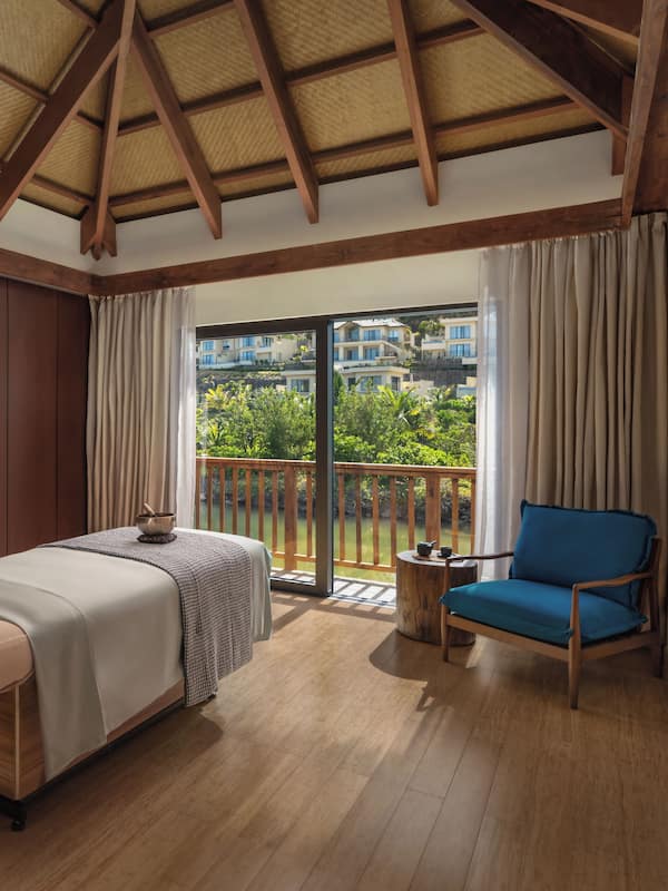 Couples treatment rooms, sauna, steam room, body treatments