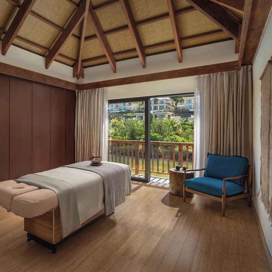 Couples treatment rooms, sauna, steam room, body treatments