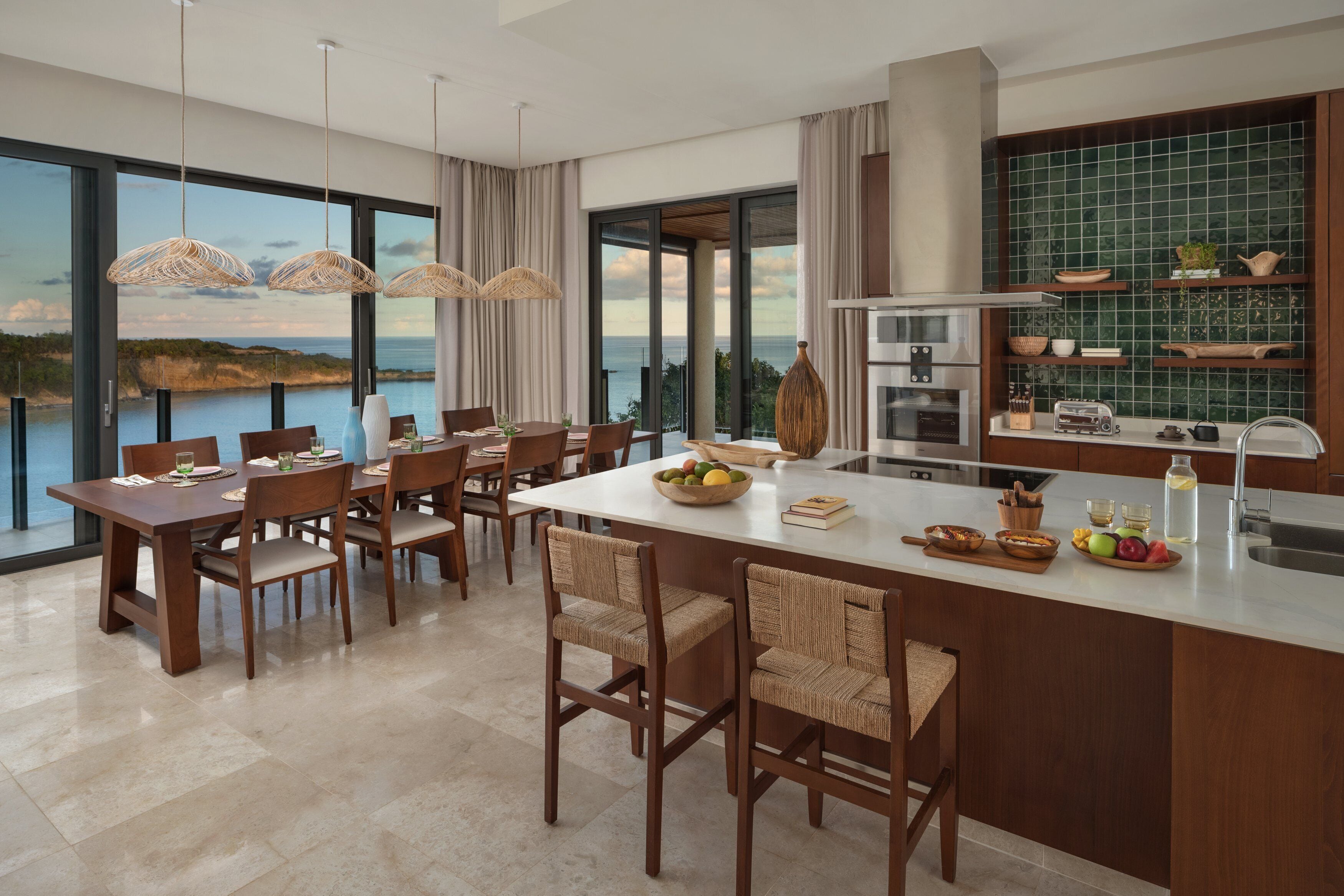 エスプレッソマシン、コーヒー / ティーメーカー、電気ポット、ハイチェア