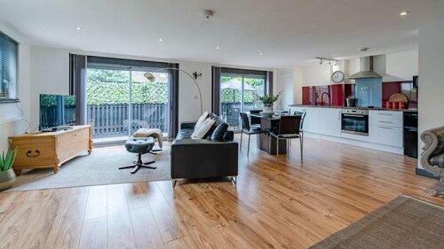 Timber Lodge - sleeps 2 guests  in 1 bedroom