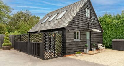 Timber Lodge - sleeps 2 guests in 1 bedroom