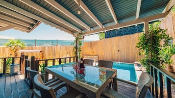 Family Bungalow | Premium bedding, down comforters, desk, laptop workspace