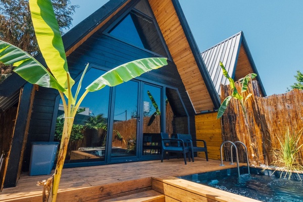 Bungalow Elite | Ropa de cama de alta calidad, edredones de plumas, escritorio