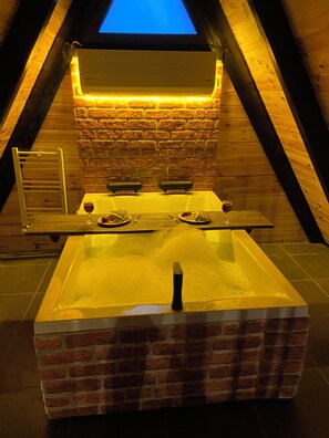 Jetted bathtub - Tree Bungalov Maşukiye (Kartepe)