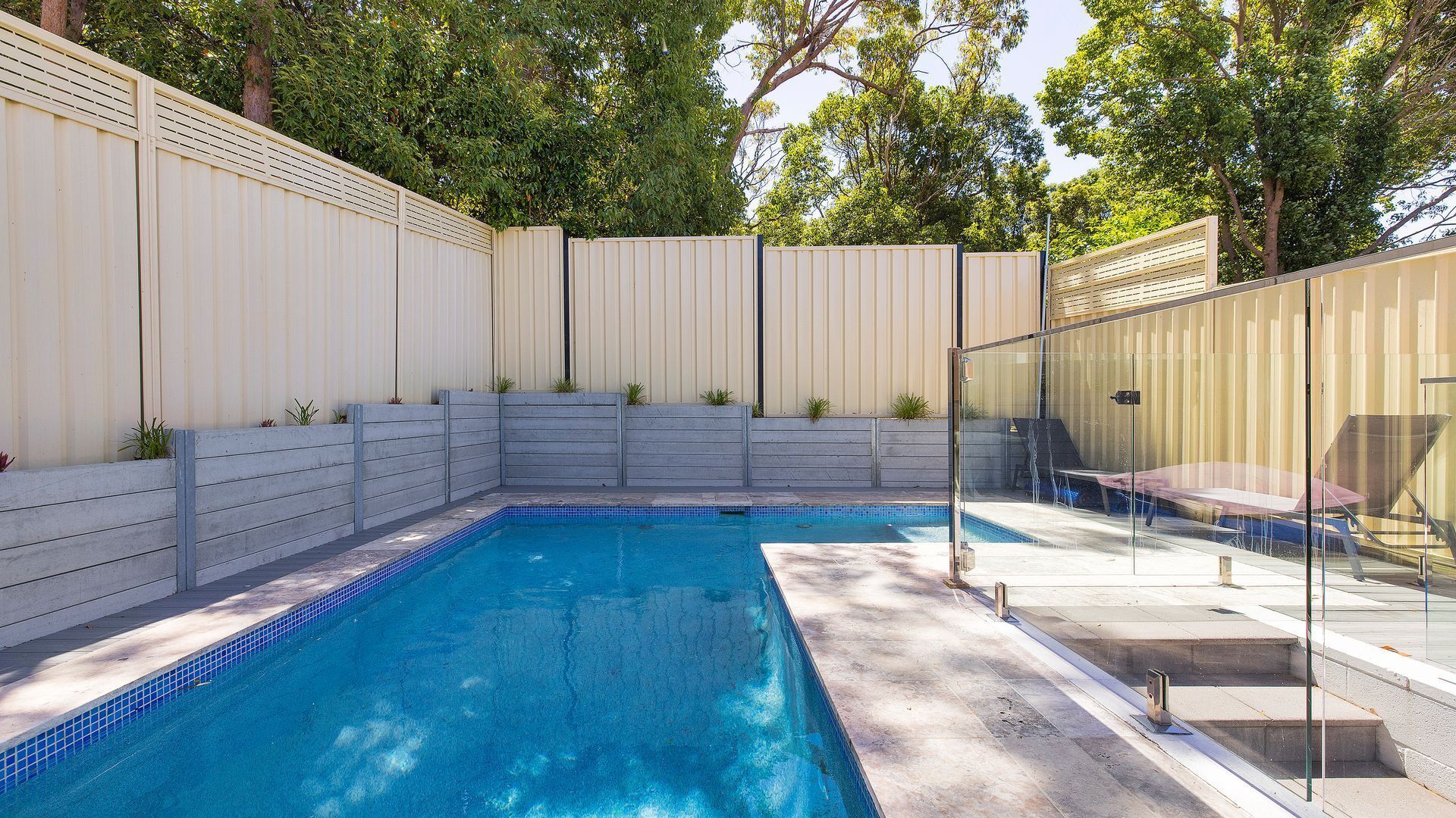 Beheizter Pool