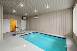 Piscine intérieure