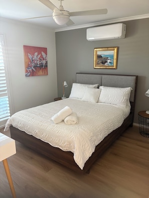 3 bedrooms, iron/ironing board, WiFi, bed sheets