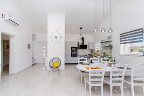 Cozy living space with a central dining area and modern kitchen.