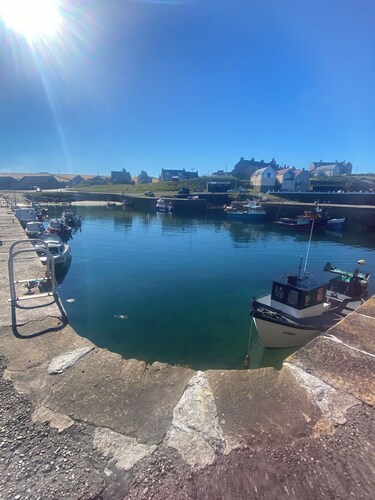 Cosy coastal cottage in Portsoy, Scotland with beautiful sea views