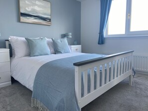 3 bedrooms, desk, iron/ironing board, free WiFi