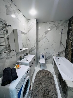 Håndklær og toalettpapir