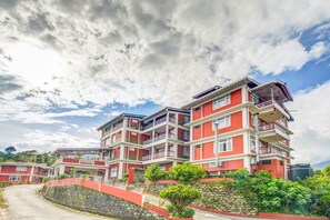 Front of property - Summit Tashigang Resort (Gyalshing)