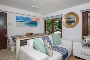 Classic Villa | In-room dining