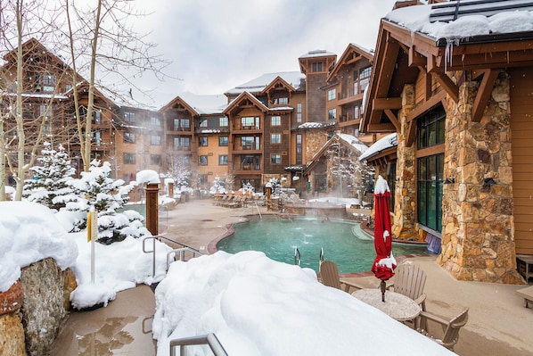 Piscina coperta, una piscina riscaldata