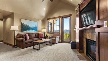 Smart TV, perapian, video game, dan pemutar DVD