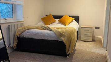 Tina, toallas, jabón, shampoo