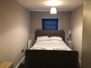 2 bedrooms, iron/ironing board, free WiFi, bed sheets - Charming 2-bed Apartment in Christchurch (Christchurch)