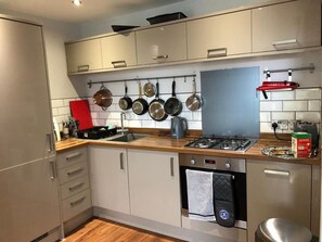 Private kitchen - Charming 2-bed Apartment in Christchurch (Christchurch)
