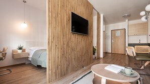 Design-Apartment, 1 Doppelbett und Schlafsofa, Verbindungszimmer | Fernseher