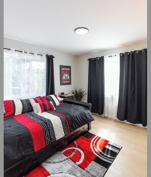 4 bedrooms, desk, iron/ironing board, travel crib