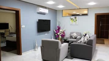 Phòng Suite Presidential | Khu phòng khách | TV LCD 42-inch có truyền hình vệ tinh